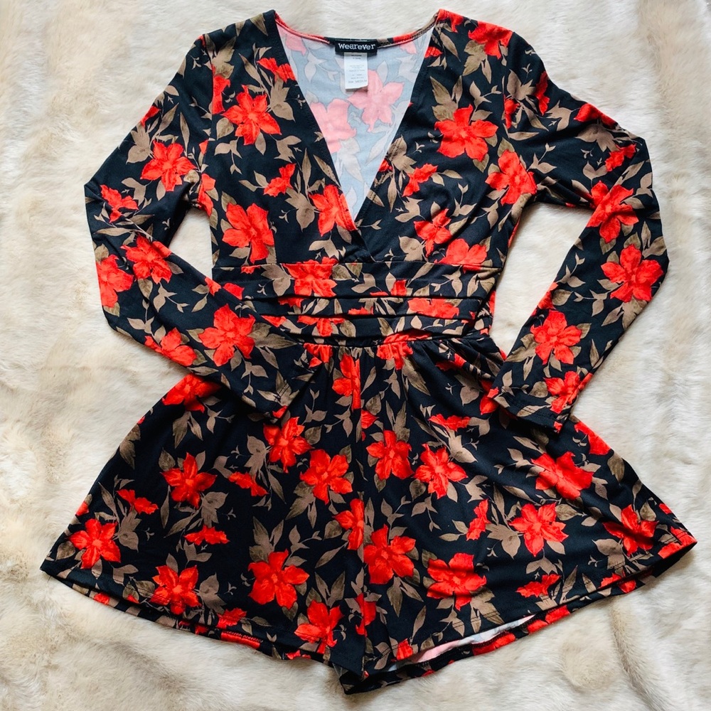 Flowering short romper with  long sleeve
